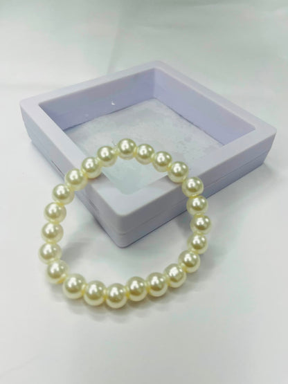 Classic Off-White Pearl Beaded Bracelet