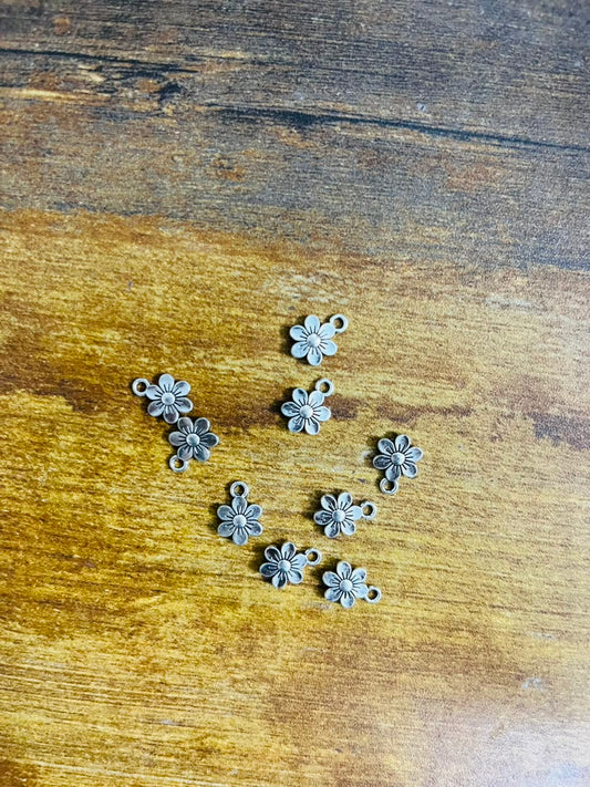 Antique Silver Daisy Flower Charms (pack of 3)
